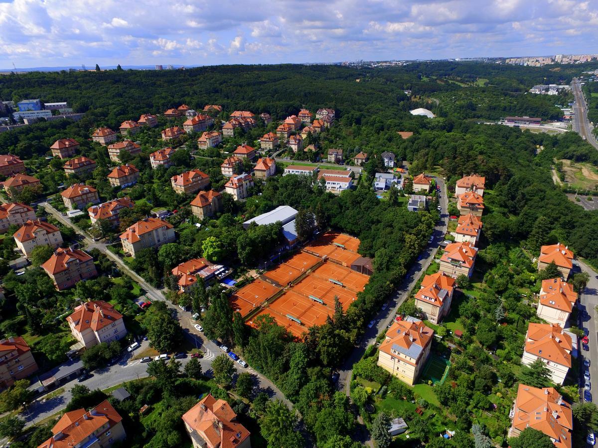 Sport Pension Cibulka Prag Exteriör bild