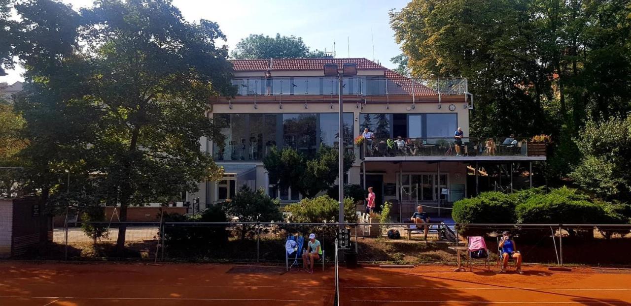 Sport Pension Cibulka Prag Exteriör bild